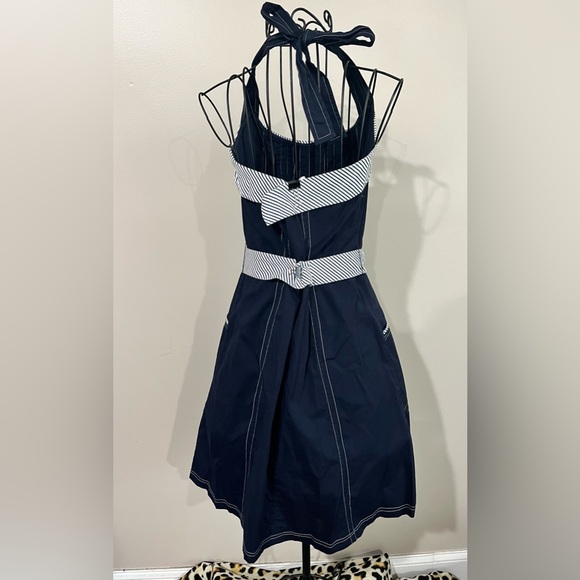 This a a beautiful sailor-style dress. Size 4. - Picture 3 of 8